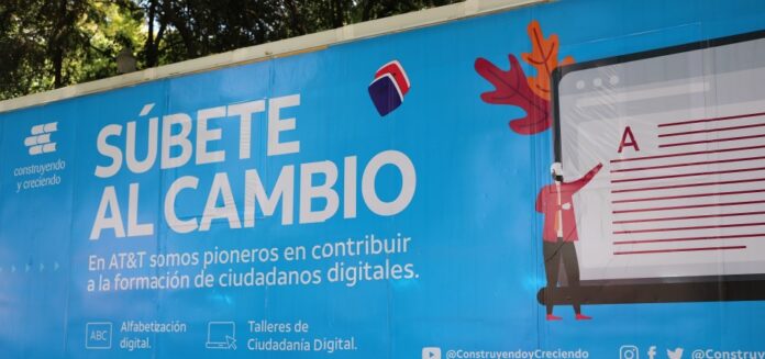 AT&T México y Construyendo y Creciendo impulsan la alfabetización digital con Aula Móvil