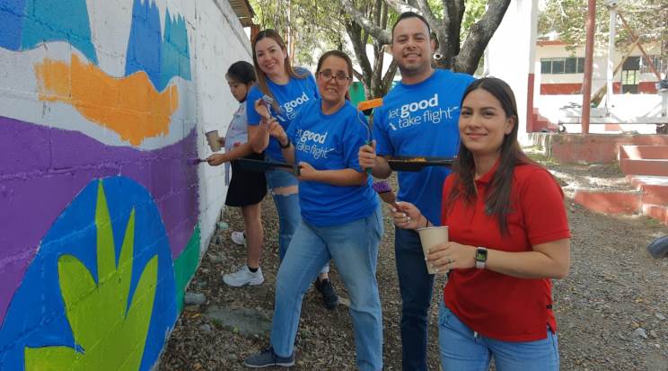 Voluntarios de American Airlines benefician a niños de Ciudad de México y Monterrey