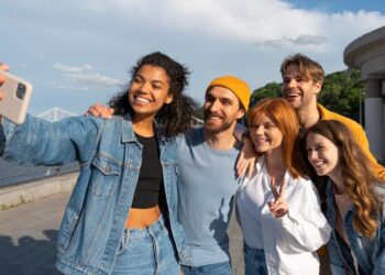 Millennials y Gen Z, los grandes consumidores de ropa de segunda mano en México