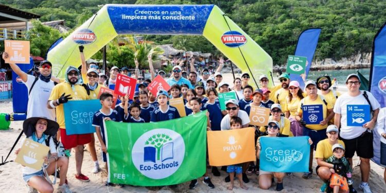 Recolectan residuos y liberan más de 130 especies en las playas de Oaxaca