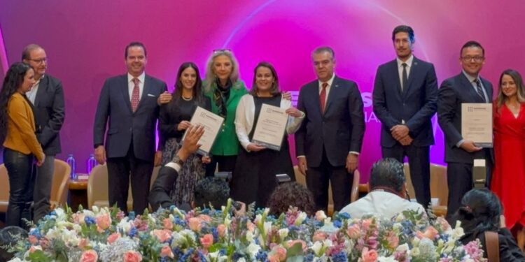 VALMEX Casa de Bolsa es galardonada con el reconocimiento  «Empresas Excepcionales»