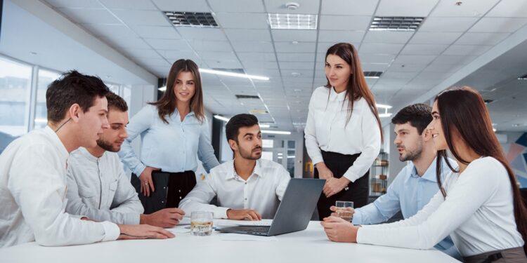 Conoce las 6 habilidades que más valoran las empresas en jóvenes profesionistas en 2025