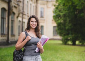 El programa Becas Fundación Casa de México en España, en alianza con  Fundación Coppel y Uno a Uno, suman esfuerzos para otorgar nuevas becas de liderazgo para el desarrollo de México en su convocatoria 2026
