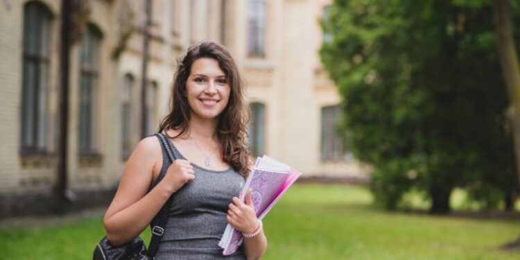 El programa Becas Fundación Casa de México en España, en alianza con  Fundación Coppel y Uno a Uno, suman esfuerzos para otorgar nuevas becas de liderazgo para el desarrollo de México en su convocatoria 2026