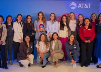 Presenta AT&T México la Comunidad eNOVADORAS para impulsar a las emprendedoras