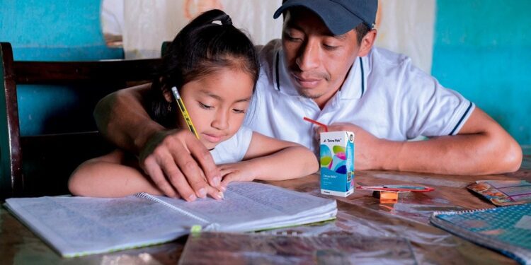 Más de 3.2 millones de estudiantes en México reciben alimentos seguros gracias a las soluciones de envasado de Tetra Pak®