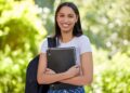 El programa de BécALAS abre convocatoria para mujeres universitarias
