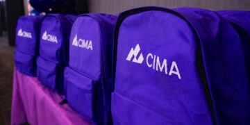 Fundación CIMA x Ti presenta a ‘Cimita’ y fortalece su programa social ‘Enmochílate’ desde el interior de la organización