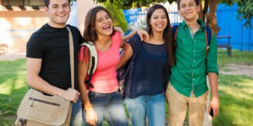 Beca FLAG 2026 ofrece $4,200 mensuales a estudiantes universitarios